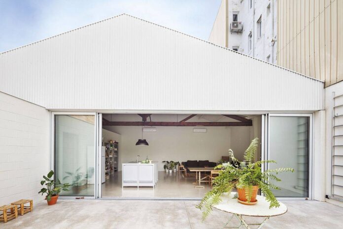 Modern Warehouse Transformation in Barcelona with kitchn, living space and office