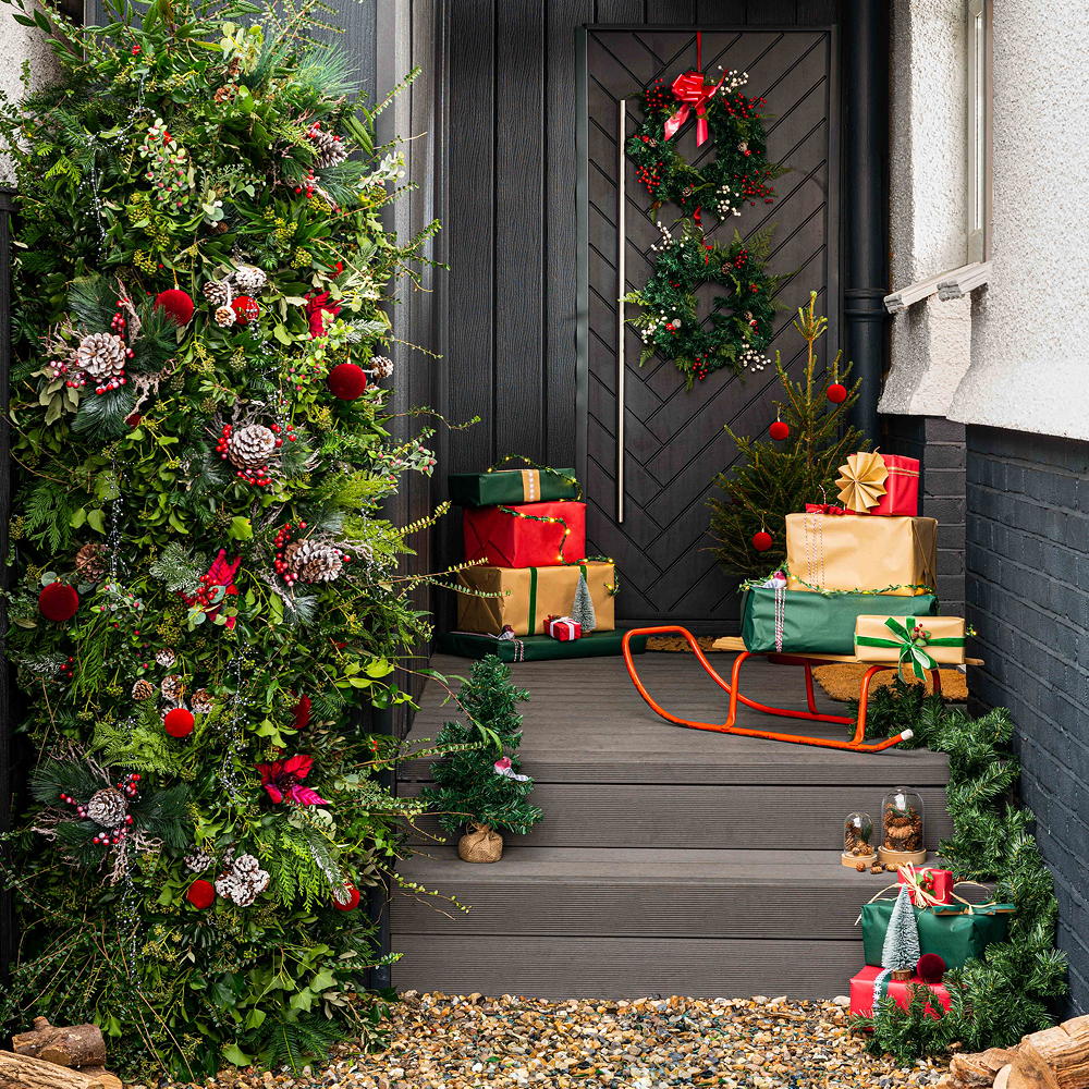 Chicken wire transformed this garden parasol into a show-stopping Christmas display