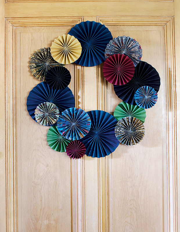 DIY: Paper Concertina Wreath