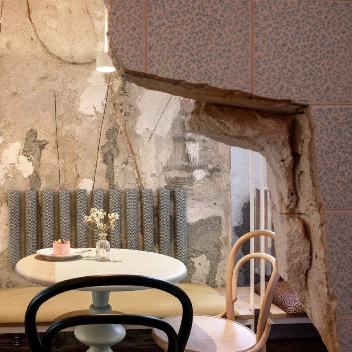 Old tiling in Lolita Eipprova by Triiije