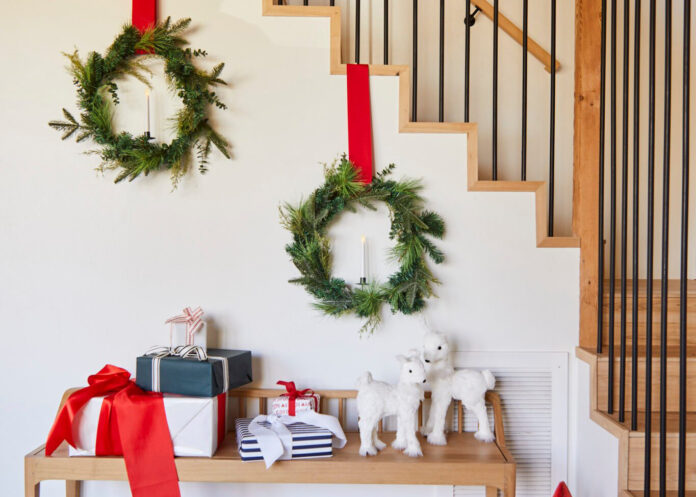 How To Hang Lights, Garlands, And Wreaths Without Destroying Your Walls – Our 5 Go-To Hanging Hacks