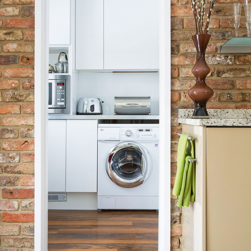 utility rooms with washing machine