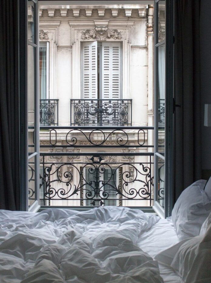 10 Romantic Paris Themed Bedroom You ‘ll Love