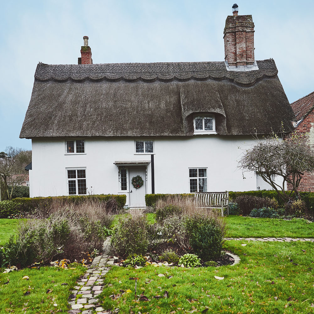 Thatched cottage in rural countryside