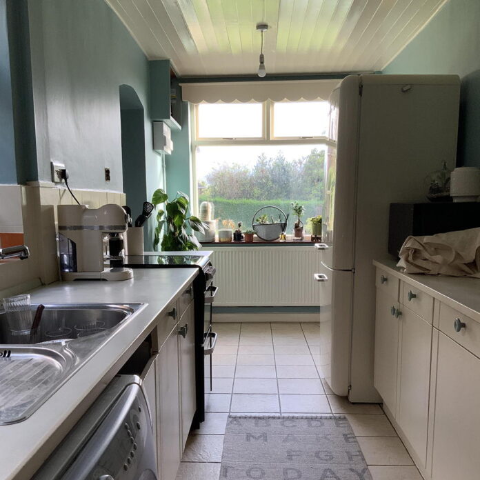 Homeowner saved £1000s on this stylish pink modern kitchen makeover