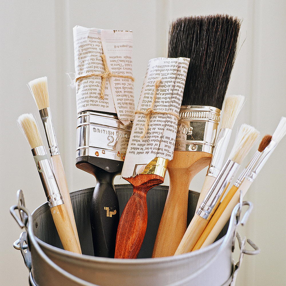 paint brushes in a can 