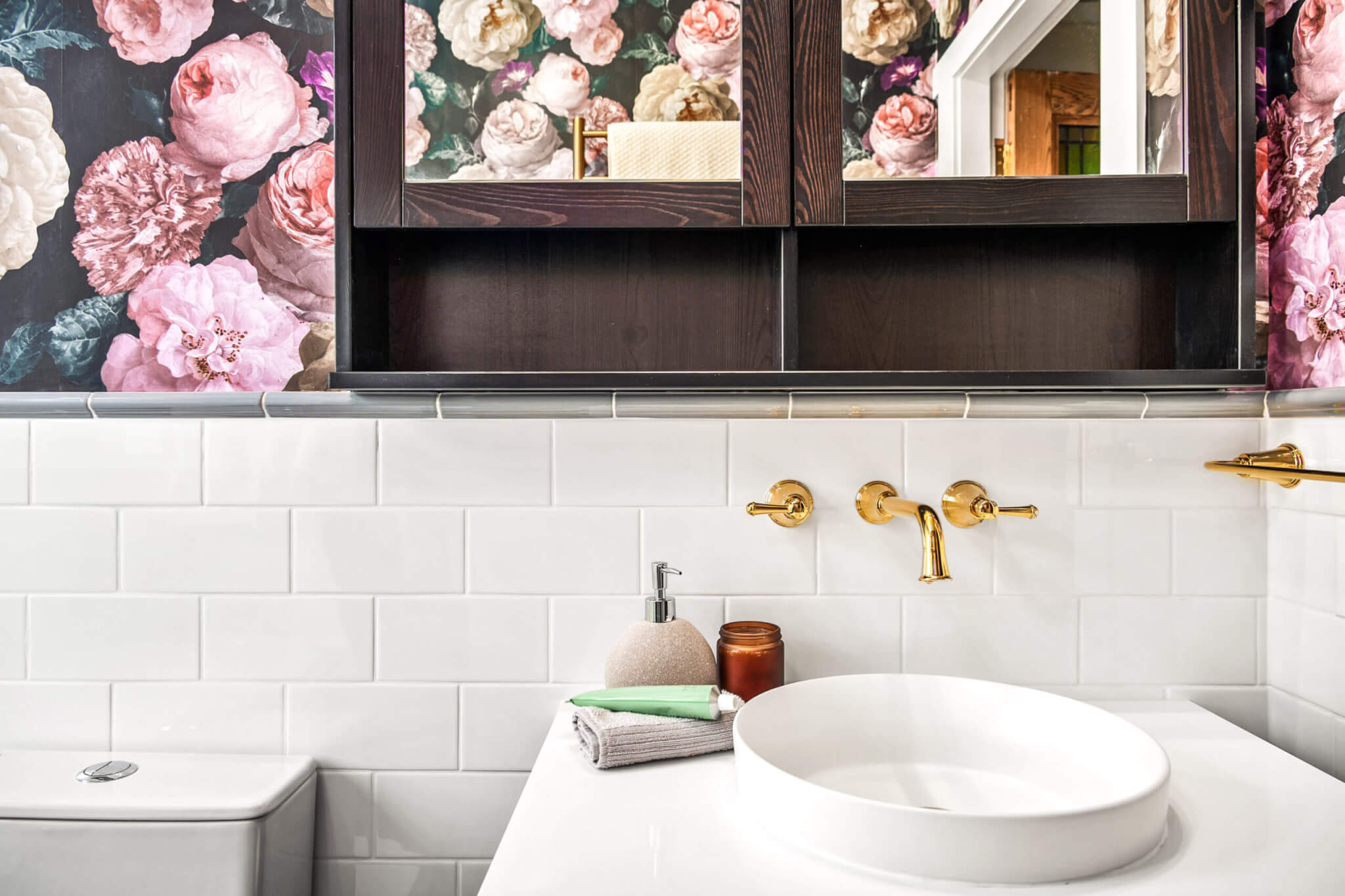 7 Ways to Style Up and Maximise Your Small Bathroom Space