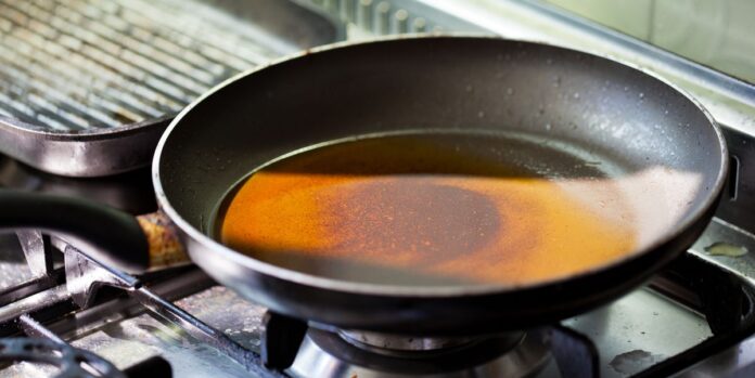 The Best Ways to Clean Burnt Pots and Pans