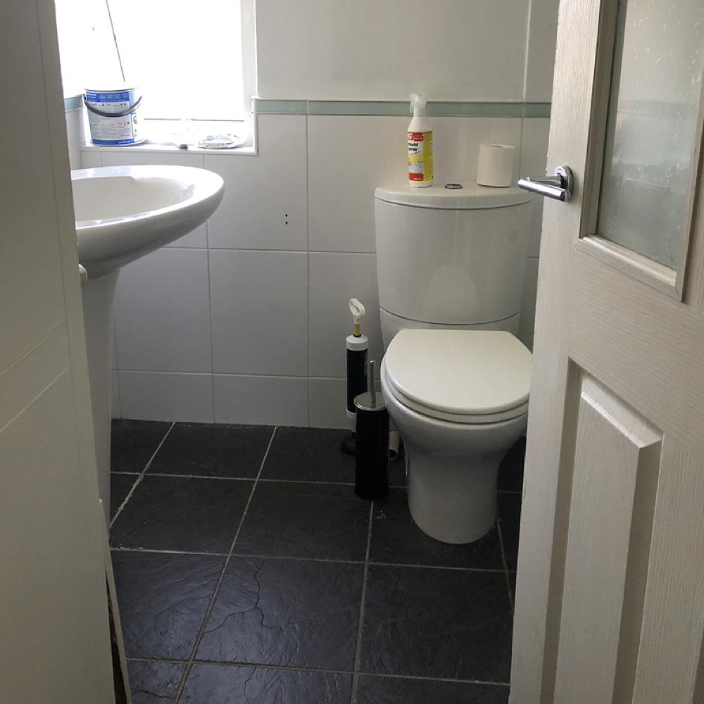 Homeowner gives dull bathroom a stunning monochrome transformation for under £250