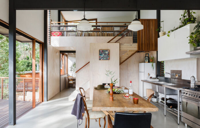 A Compact Modern Treehouse In Otford, NSW