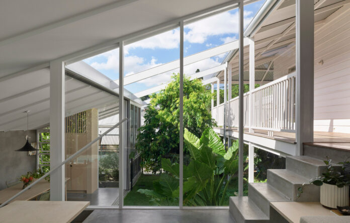 A Cascading Queenslander Embracing Year-Round Outdoor Living