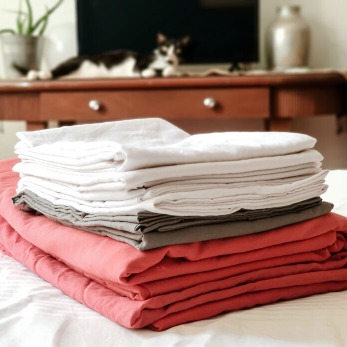 The Folding Lady's easy hack for folding fitted sheets is a total game-changer