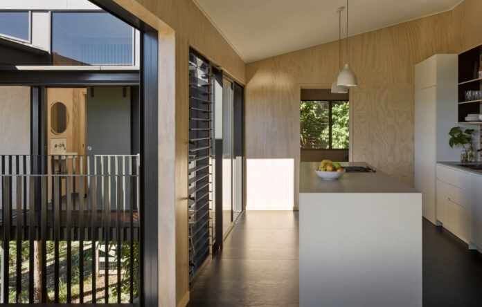 A Treehouse Companion For An Architecturally-Significant Noosa Home