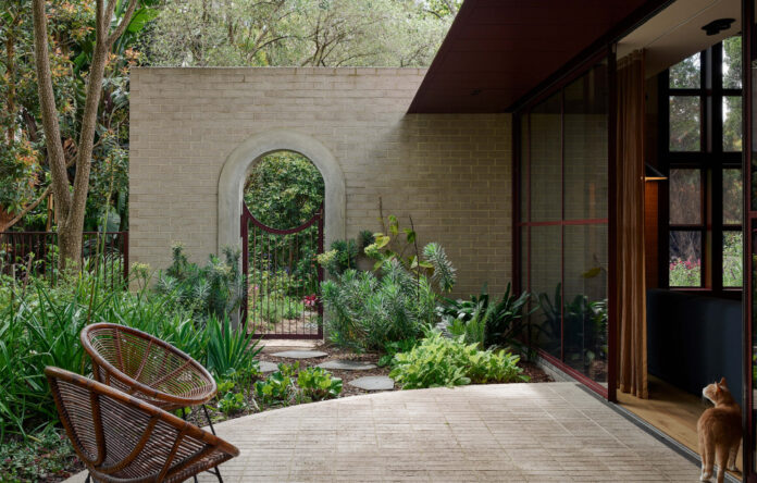 An Intriguing Garden House Embedded In Nature By Kennedy Nolan