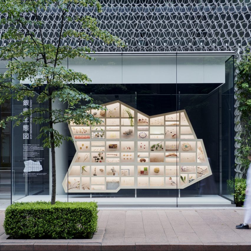 Shiseido's Hakuten's window displaying the map