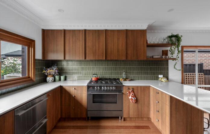 A New Kitchen Designed To Look Old, With No White Joinery In Sight!
