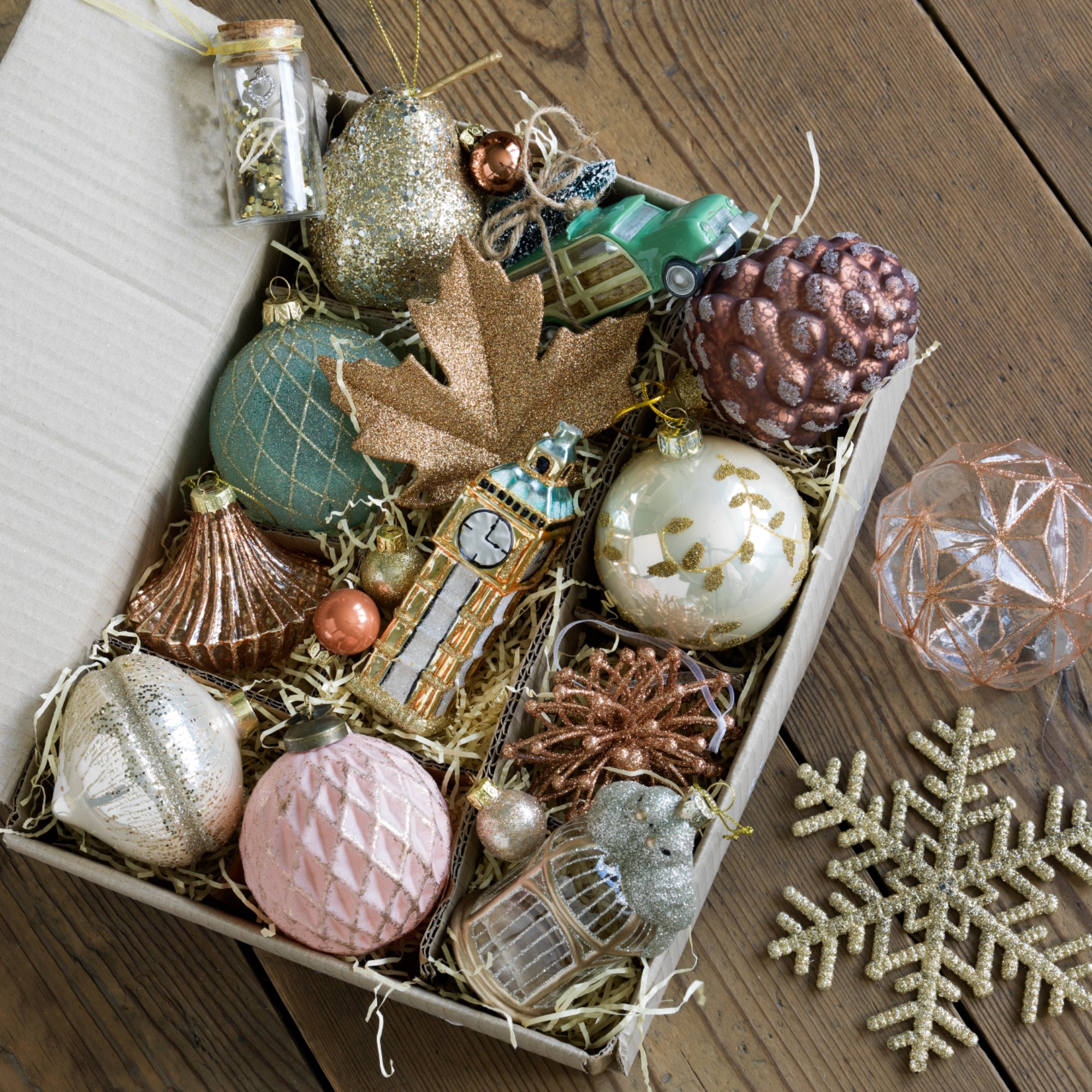 This £1 TikTok bauble cluster hack will completely transform your Christmas tree