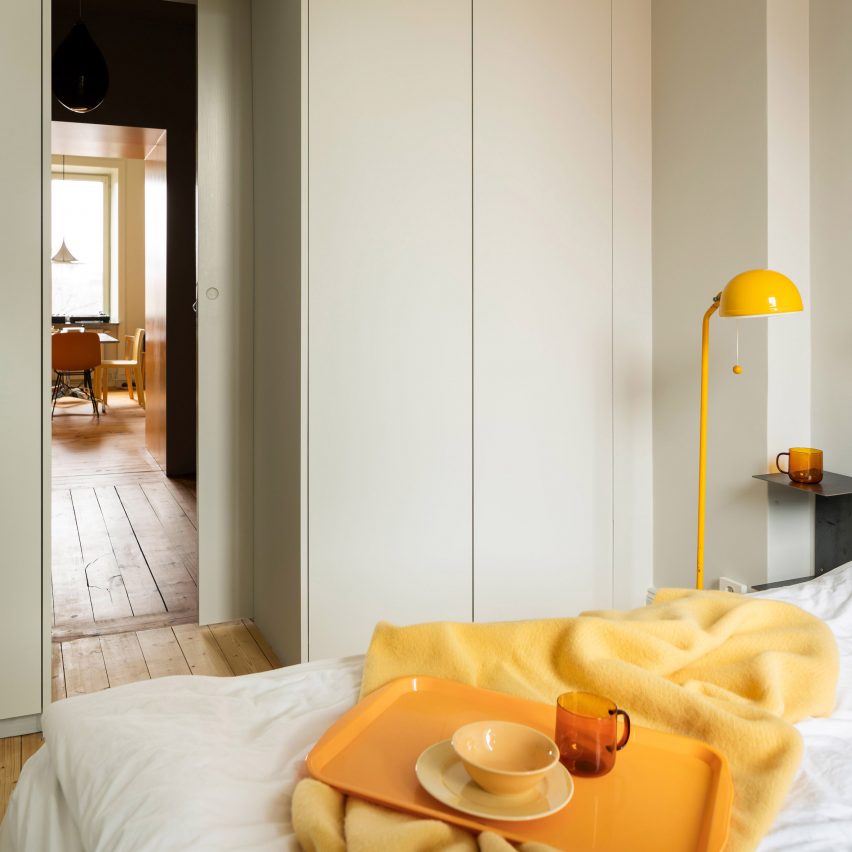 Built-in wardrobe wall