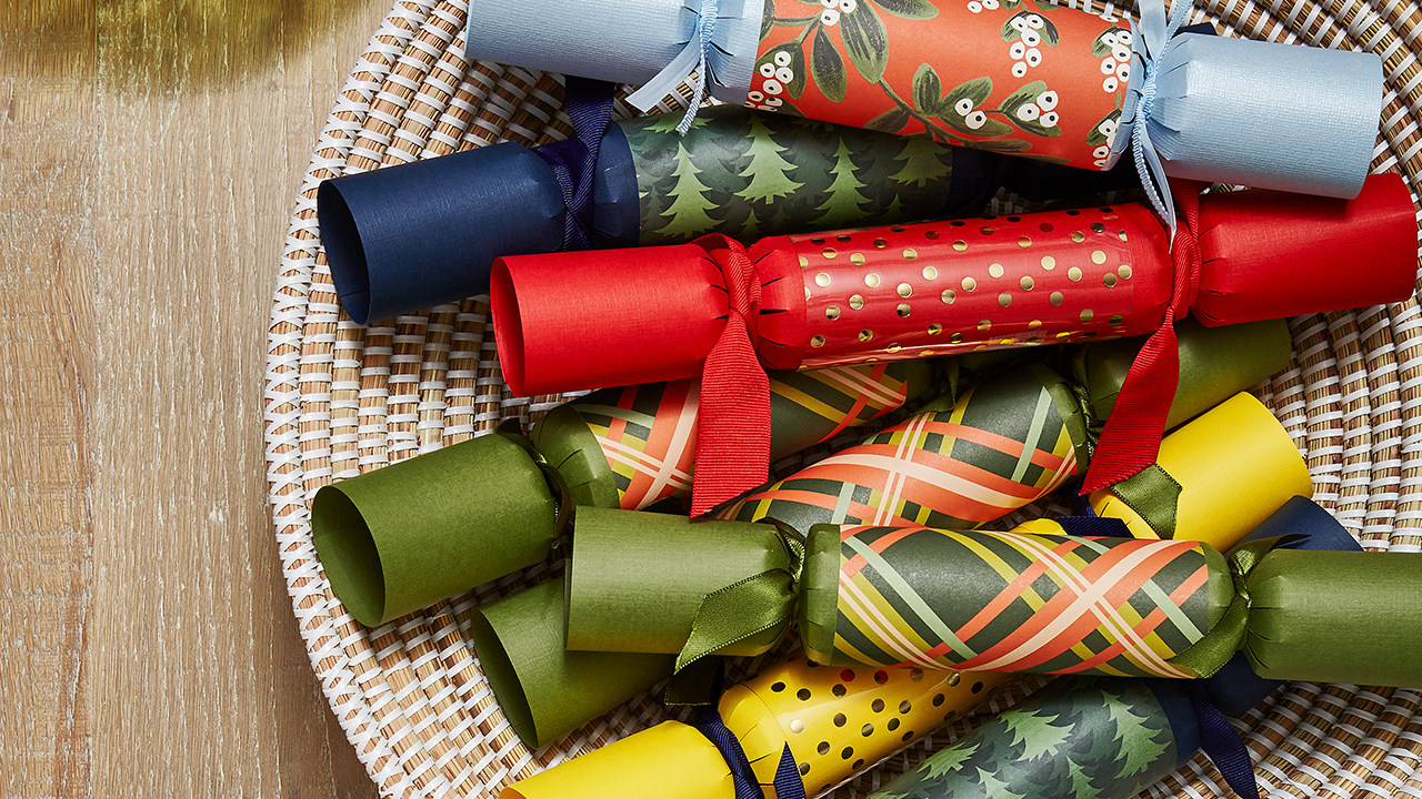 DIY: Patterned Christmas Crackers