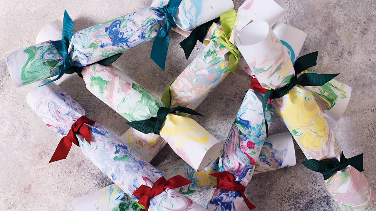 DIY: Marble Holiday Crackers