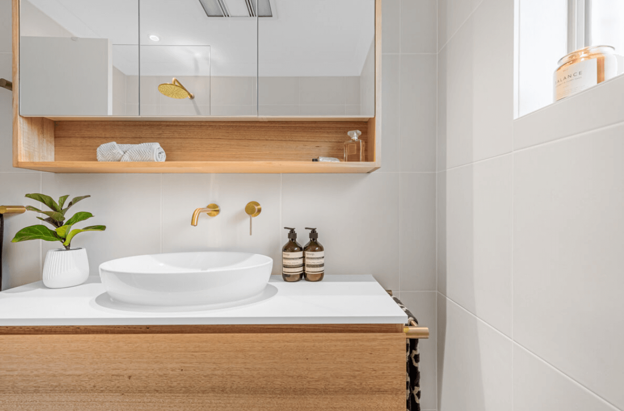 Small Bathroom Renovation Idea - Shelving