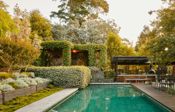 This Lush Garden Channels An Italian Villa, In Melbourne’s Eastern Suburbs!