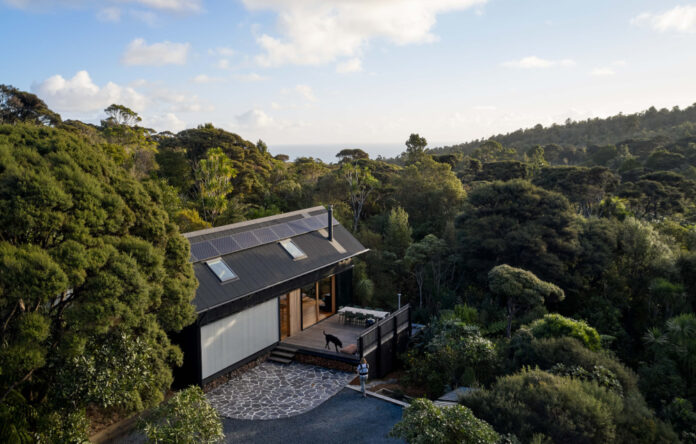 An Architectural Off-Grid Home In Auckland’s Waitakere Ranges