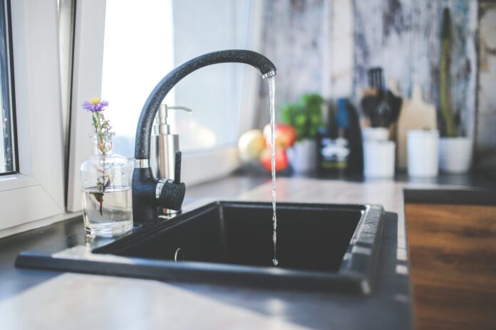 Modern Vs. Traditional Kitchen Faucets: Which Is More Functional?