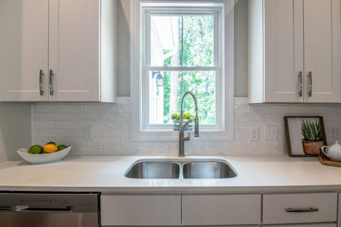 Double Vs. Single-Bowl Kitchen Sinks: Which Is More Versatile?