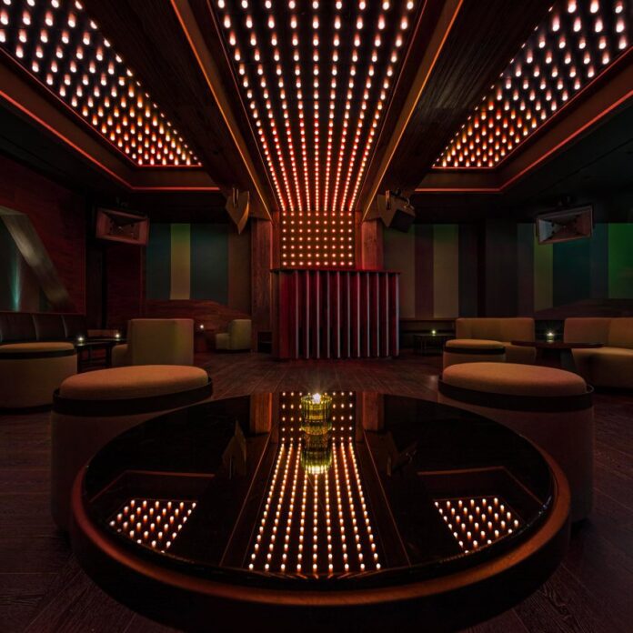 Jolene club inside Moxy Williamsburg hotel by Basile Studio