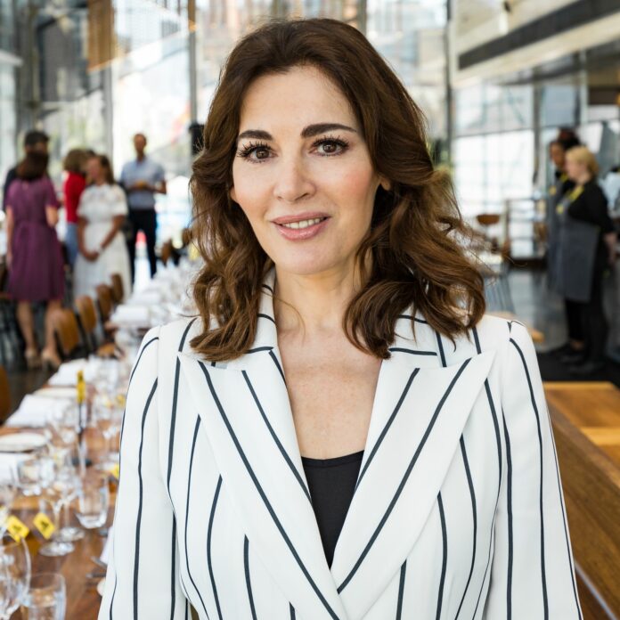 Anyone else in love with Nigella Lawson's sunshine-yellow bakeware?