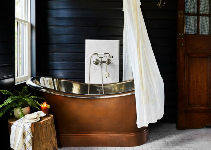 This Might Be The Perfect Rustic Bathroom – With An Easy Design Tip To Ensure It Feels Cozy