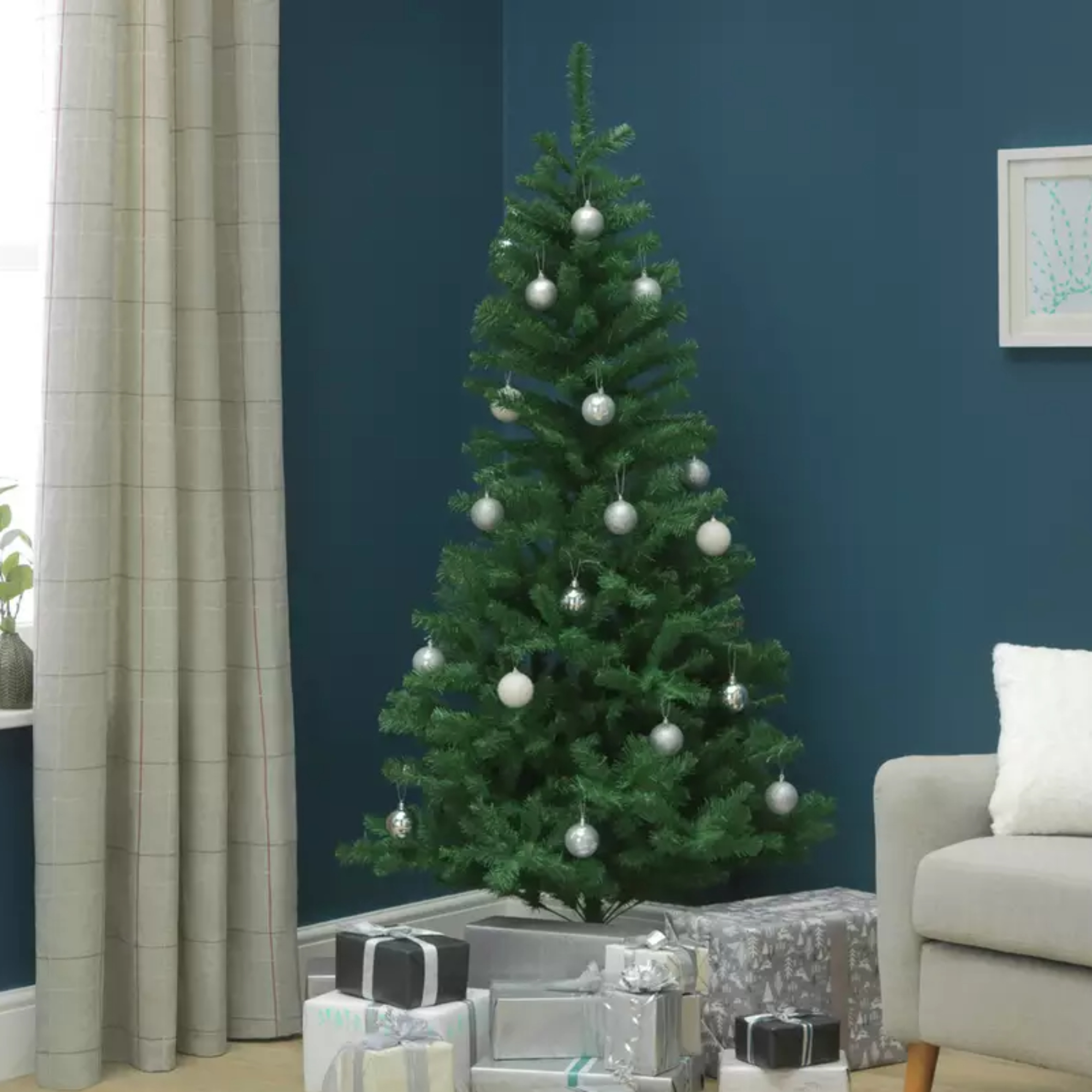 Our favourite budget Christmas tree is on offer for Black Friday for £16 – it's the cheapest we've ever seen it