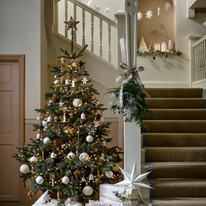 This beautiful Christmas decoration trend using a tomato paste tube is going viral on TikTok – the results are stunning