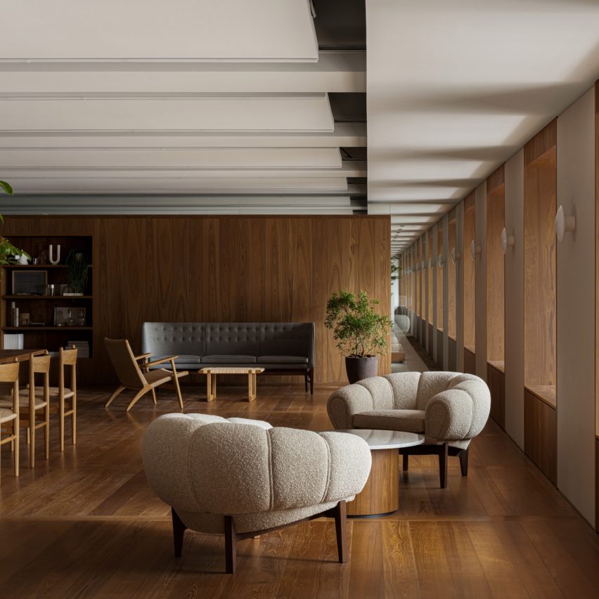 Mitsui & Co Real Estate office in Tokyo by Flooat