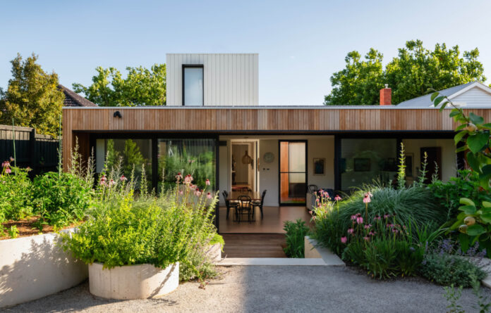 An Inviting Perennial Garden For A Prefabricated Melbourne Home