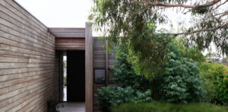 An Architect’s Family Home Immersed In Coastal Bushland